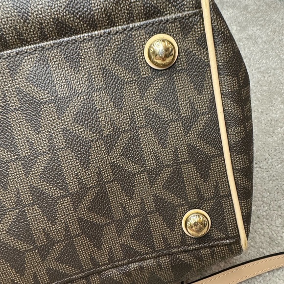 Michael Kors Speedy MK Signature Monogram Logo Satchel Bag with adjustable strap - Picture 10 of 16